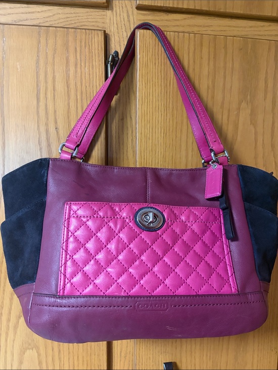 Coach Handbags - Coach Two-Tone Pink and Black Quilted Leather Shoulder Bag GUC approx.11”x9”x4”
